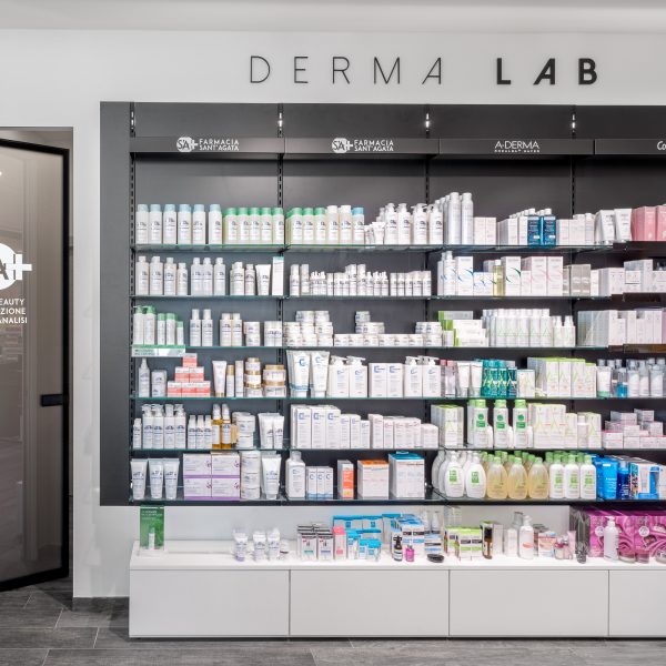 Get the perfect pharmacy display solution for your store. Our range of counters, units, and other Rx displays will help you attract customers' attention and increase sales.